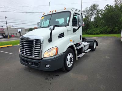 Freightliner Cascadia 113 Single Axle Day Cab Truck - 410HP, 12 Speed Automatic