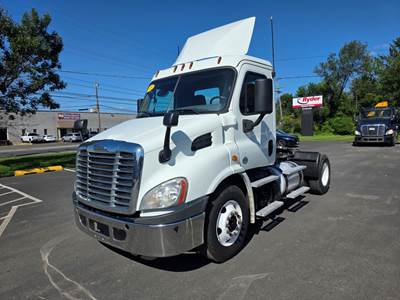 Freightliner Cascadia 113 Single Axle Day Cab Truck - 410HP, 12 Speed Automatic