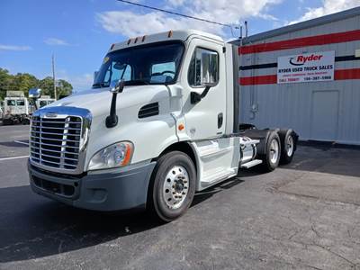 Freightliner Cascadia 113 Day Cab Truck - 410HP, 12 Speed Automatic