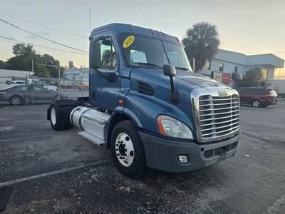 Freightliner Cascadia 113 Single Axle Day Cab Truck - 410HP, 12 Speed Manual