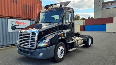 Freightliner Cascadia 113 Single Axle Day Cab Truck - 410HP, 10 Speed Manual