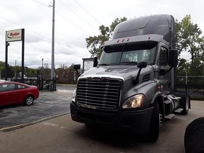 Freightliner Cascadia 113 Single Axle Day Cab Truck - 410HP, 12 Speed Automatic