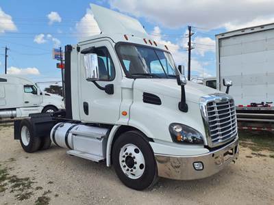 Freightliner Cascadia 113 Single Axle Day Cab Truck - 410HP, 12 Speed Automatic