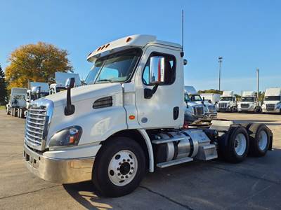 Freightliner Cascadia 113 Day Cab Truck - 450HP, 12 Speed Automatic