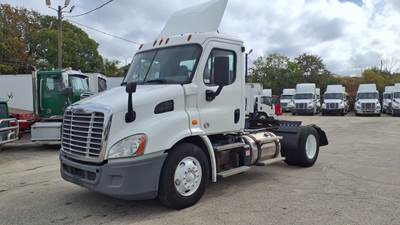 Freightliner Cascadia 113 Single Axle Day Cab Truck - 410HP, 10 Speed Manual