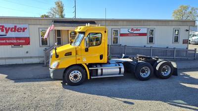 Freightliner Cascadia 113 Day Cab Truck - 435HP, 10 Speed Automatic