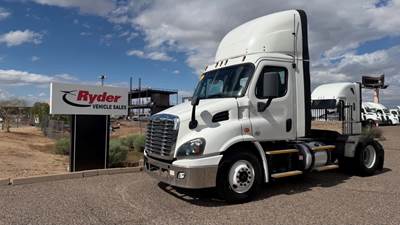 Freightliner Cascadia 113 Single Axle Day Cab Truck - 410HP, 12 Speed Automatic