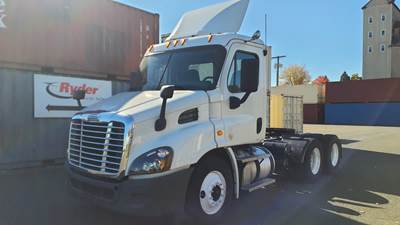 Freightliner Cascadia 113 Day Cab Truck - 410HP, 10 Speed Manual