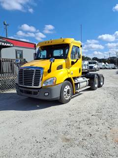 Freightliner Cascadia 113 Day Cab Truck - 435HP, 10 Speed Automatic