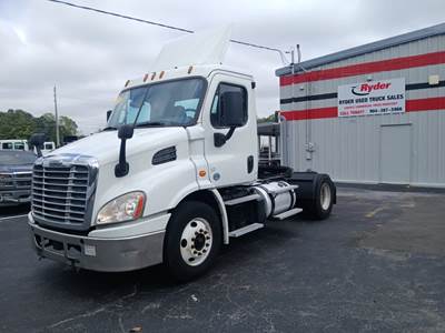 Freightliner Cascadia 113 Single Axle Day Cab Truck - 410HP, 12 Speed Automatic