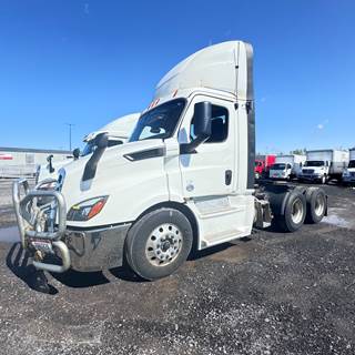 Freightliner Cascadia 116 Day Cab Truck - 435HP, 12 Speed Automatic