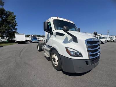 Freightliner Cascadia 116 Single Axle Day Cab Truck - 450HP, 10 Speed Manual