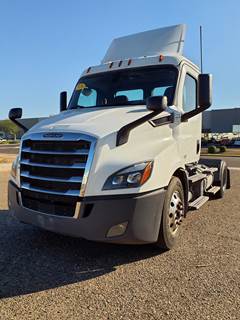 Freightliner Cascadia 116 Single Axle Day Cab Truck - 450HP, 12 Speed Automatic