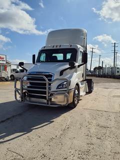 Freightliner Cascadia 116 Single Axle Day Cab Truck - 410HP, 12 Speed Automatic