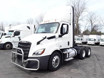 Freightliner Cascadia 116 Day Cab Truck - 410HP, 12 Speed Automatic