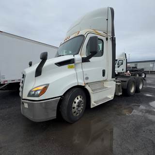 Freightliner Cascadia 116 Day Cab Truck - 435HP, 12 Speed Automatic