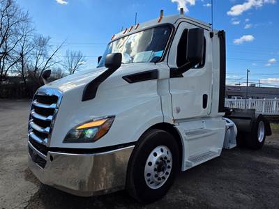 Freightliner Cascadia 116 Single Axle Day Cab Truck - 12 Speed Automatic