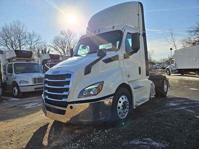 Freightliner Cascadia 116 Single Axle Day Cab Truck - 410HP, 12 Speed Automatic