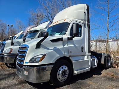 Freightliner Cascadia 116 Single Axle Day Cab Truck - 410HP, 12 Speed Automatic