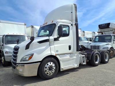 Freightliner Cascadia 116 Day Cab Truck - 435HP, 12 Speed Automatic