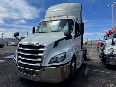 Freightliner Cascadia 116 Single Axle Day Cab Truck - 410HP, 12 Speed Automatic