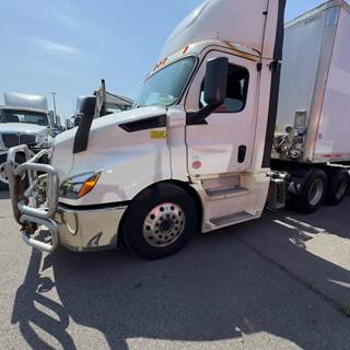 Freightliner Cascadia 116 Day Cab Truck - 435HP, 12 Speed Automatic