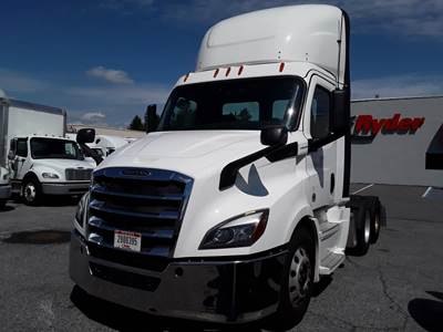 Freightliner Cascadia 116 Day Cab Truck - 435HP, 12 Speed Automatic