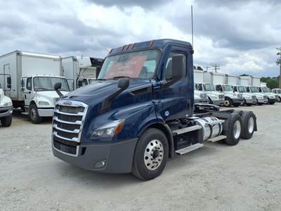 Freightliner Cascadia 116 Day Cab Truck - 450HP, 12 Speed Automatic