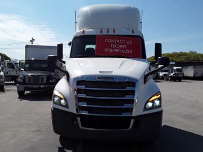 Freightliner Cascadia 116 Day Cab Truck - 450HP, 12 Speed Automatic