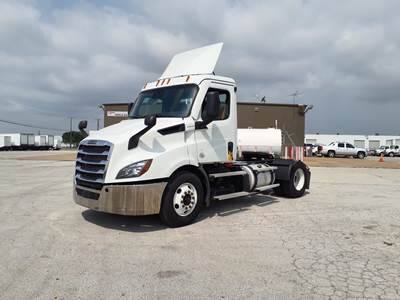 Freightliner Cascadia 116 Single Axle Day Cab Truck - 450HP, 12 Speed Automatic