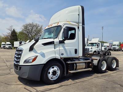 Freightliner Cascadia 116 Day Cab Truck - 450HP, 12 Speed Automatic