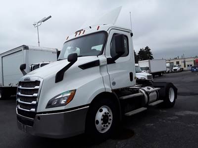 Freightliner Cascadia 116 Single Axle Day Cab Truck - 410HP, 12 Speed Automatic