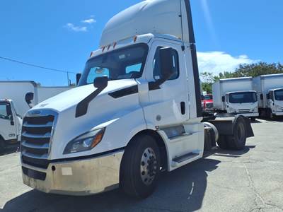 Freightliner Cascadia 116 Single Axle Day Cab Truck - 410HP, 12 Speed Automatic