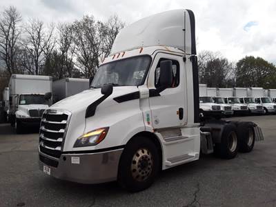 Freightliner Cascadia 116 Day Cab Truck - 12 Speed Automatic