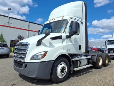 Freightliner Cascadia 116 Day Cab Truck - 450HP, 12 Speed Automatic