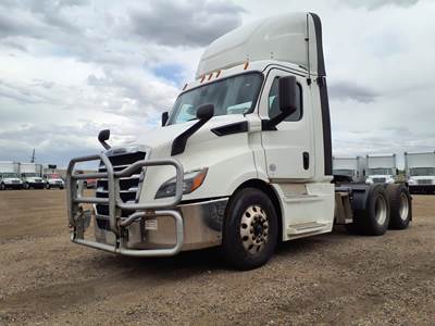Freightliner Cascadia 116 Day Cab Truck - 435HP, 12 Speed Automatic