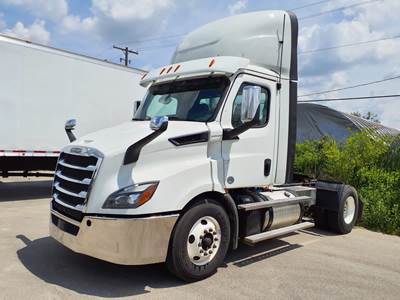 Freightliner Cascadia 116 Single Axle Day Cab Truck - 450HP, 12 Speed Automatic