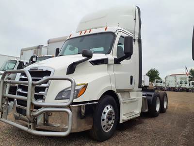 Freightliner Cascadia 116 Day Cab Truck - 435HP, 12 Speed Automatic