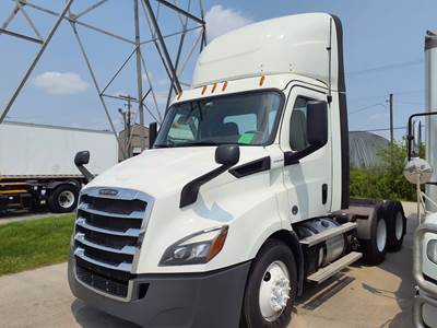 Freightliner Cascadia 116 Day Cab Truck - 450HP, 12 Speed Automatic