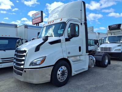 Freightliner Cascadia 116 Single Axle Day Cab Truck - 410HP, 12 Speed Automatic