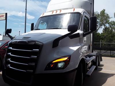 Freightliner Cascadia 116 Day Cab Truck - 450HP, 12 Speed Automatic