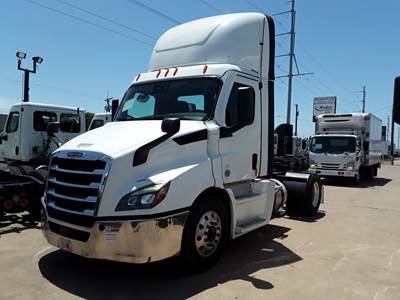 Freightliner Cascadia 116 Single Axle Day Cab Truck - 410HP, 12 Speed Automatic