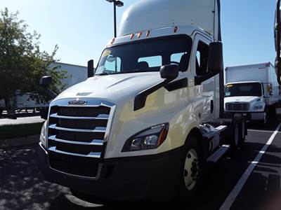 Freightliner Cascadia 116 Day Cab Truck - 450HP, 12 Speed Automatic