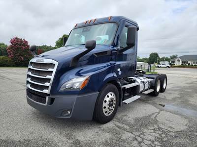 Freightliner Cascadia 116 Day Cab Truck - 450HP, 12 Speed Automatic