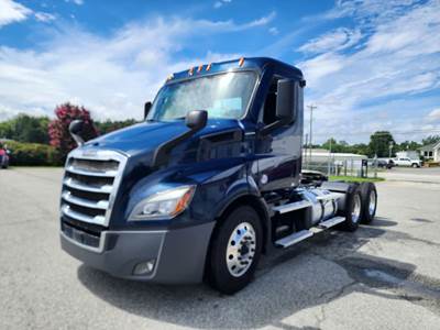 Freightliner Cascadia 116 Day Cab Truck - 450HP, 12 Speed Automatic