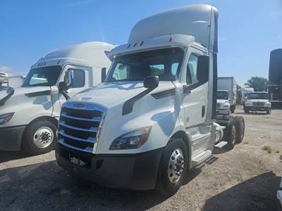 Freightliner Cascadia 116 Day Cab Truck - 410HP, 10 Speed Manual