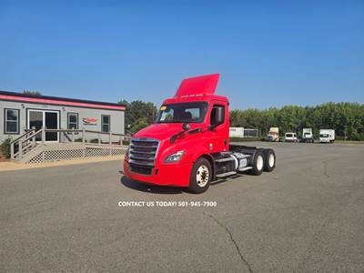 Freightliner Cascadia 116 Day Cab Truck - 410HP, 12 Speed Automatic