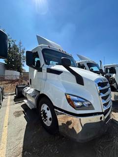 Freightliner Cascadia 116 Single Axle Day Cab Truck - 450HP, 12 Speed Automatic
