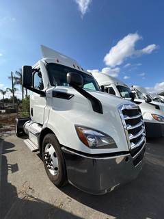 Freightliner Cascadia 116 Single Axle Day Cab Truck - 450HP, 12 Speed Automatic