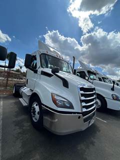 Freightliner Cascadia 116 Single Axle Day Cab Truck - 450HP, 12 Speed Automatic